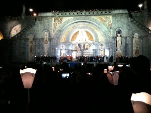 procession nocturne lourdes